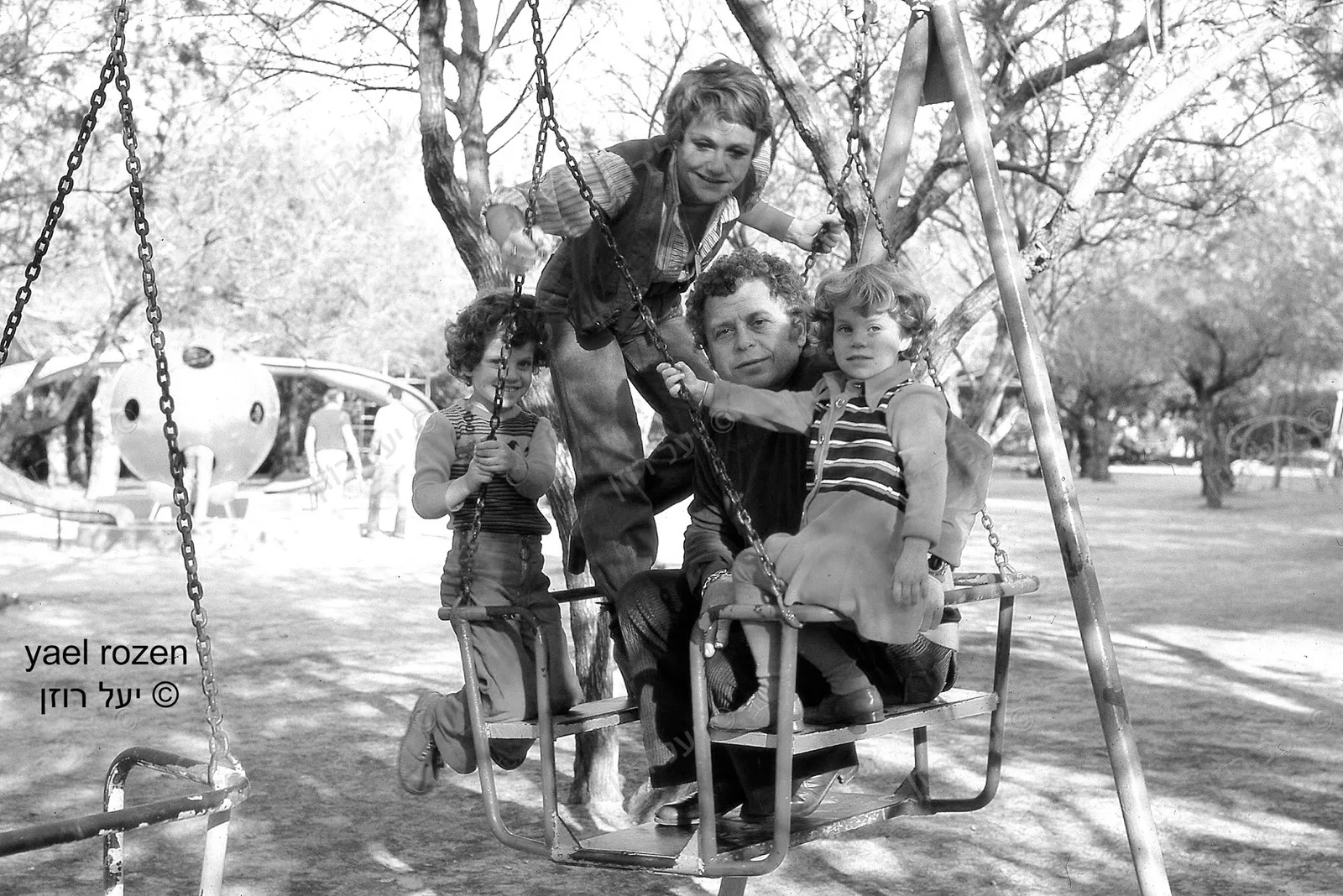 שושיק שני ואריק לביא עם הבנות
