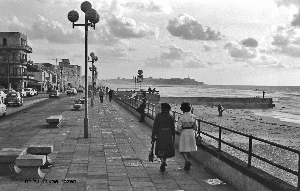 בטיילת 1975 4