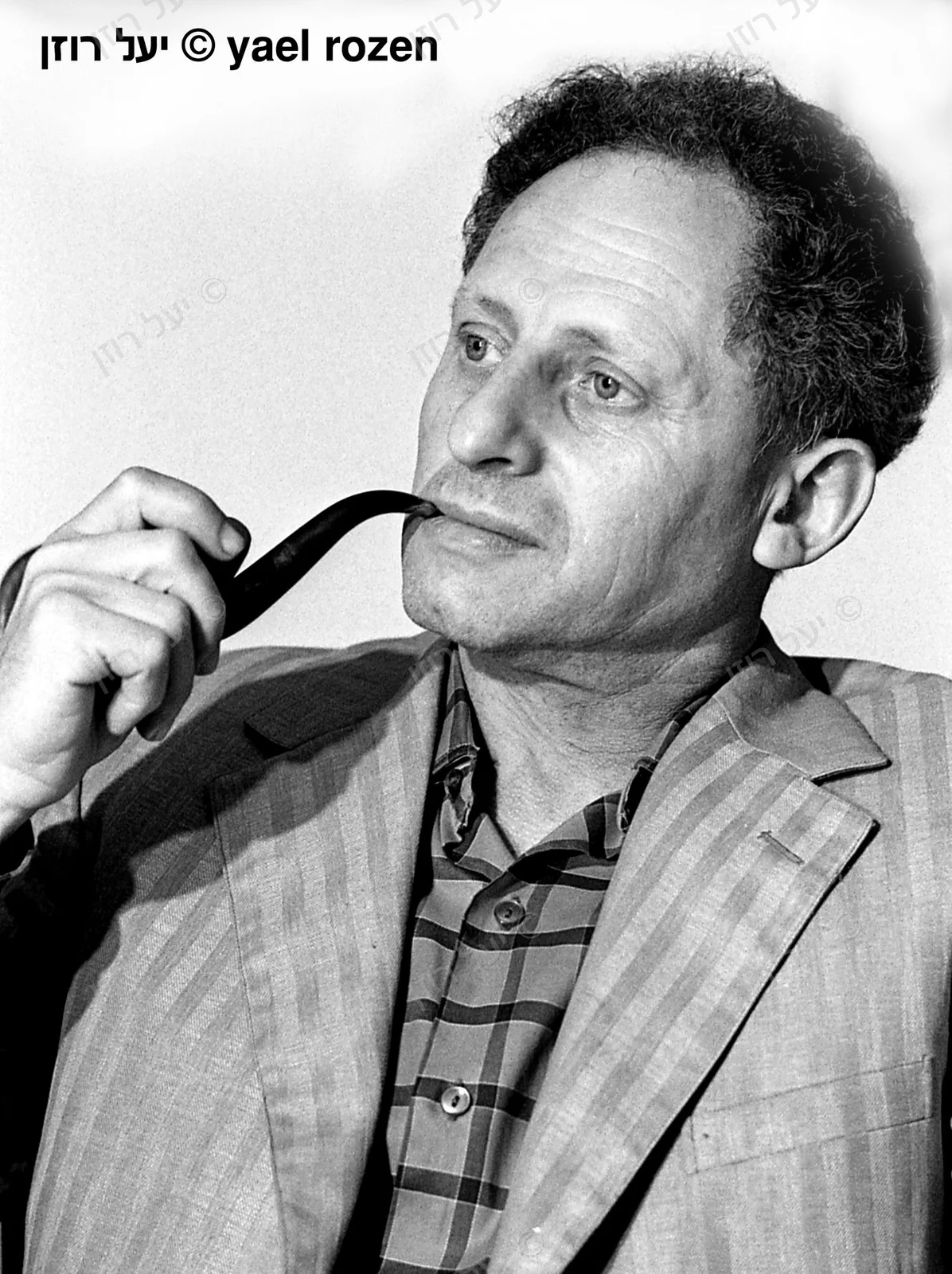 אהרון מגד – היה סופר ומחזאי ישראלי עטור פרסים